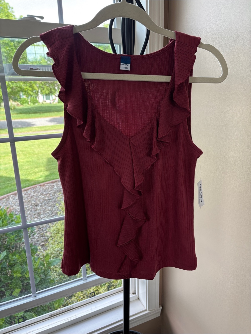 Old Navy Women's Ruffle V-Neck Tank Top - Burgundy